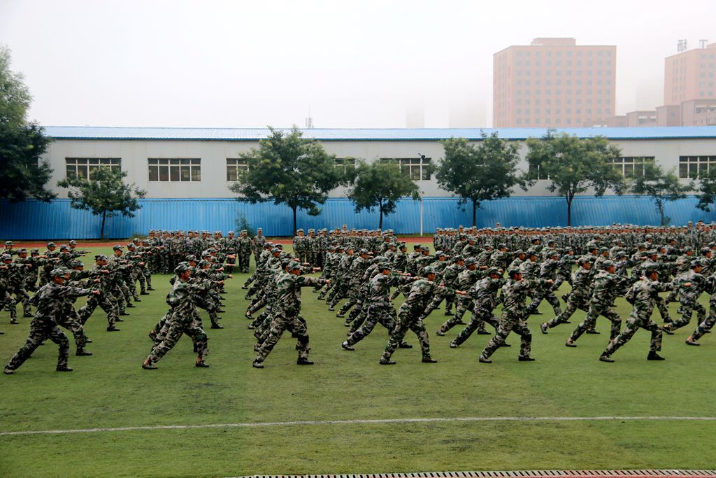 开学典礼暨军训总结表彰大会2.jpg